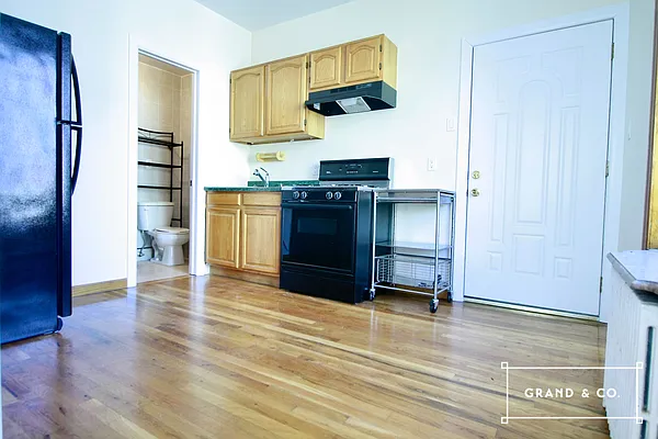 Rented by Grand & Co. | media 9