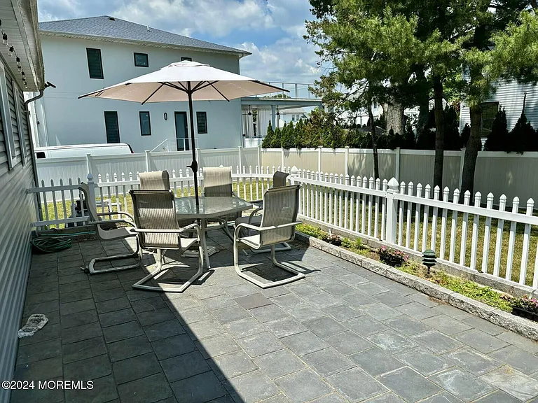 311 Roosevelt Ave — Photo 4