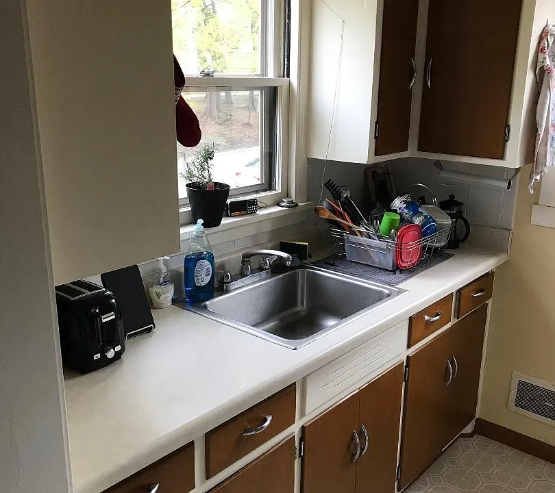 Kitchen with dishwasher