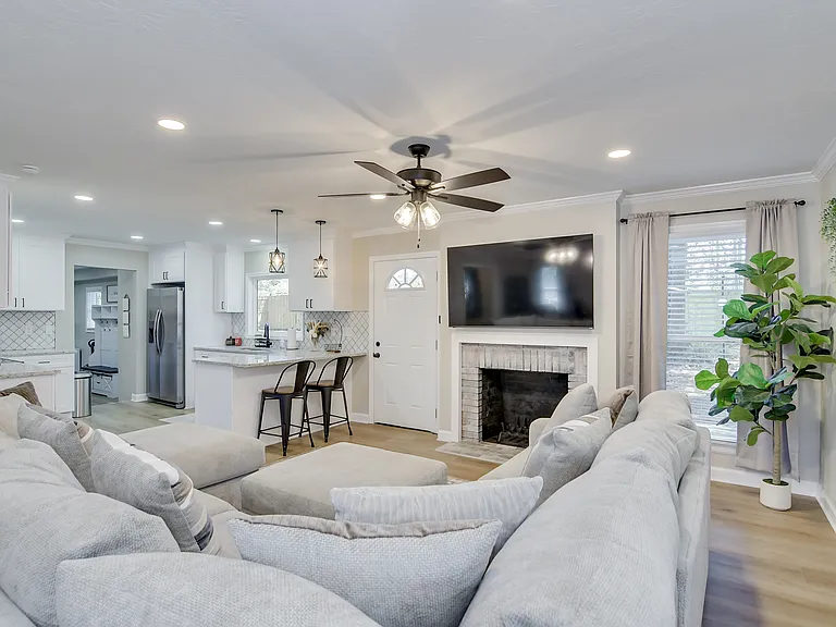 226 Thread Needle Rd E — Photo 10