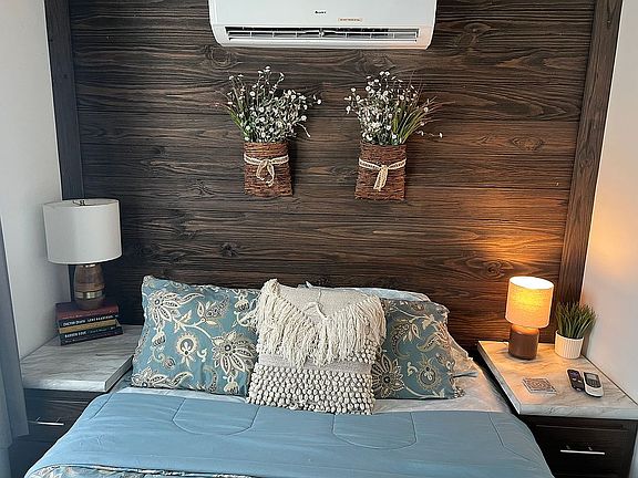  queen bedroom downstairs
