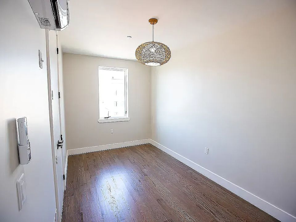 1st image of 987 Rogers Ave #4J