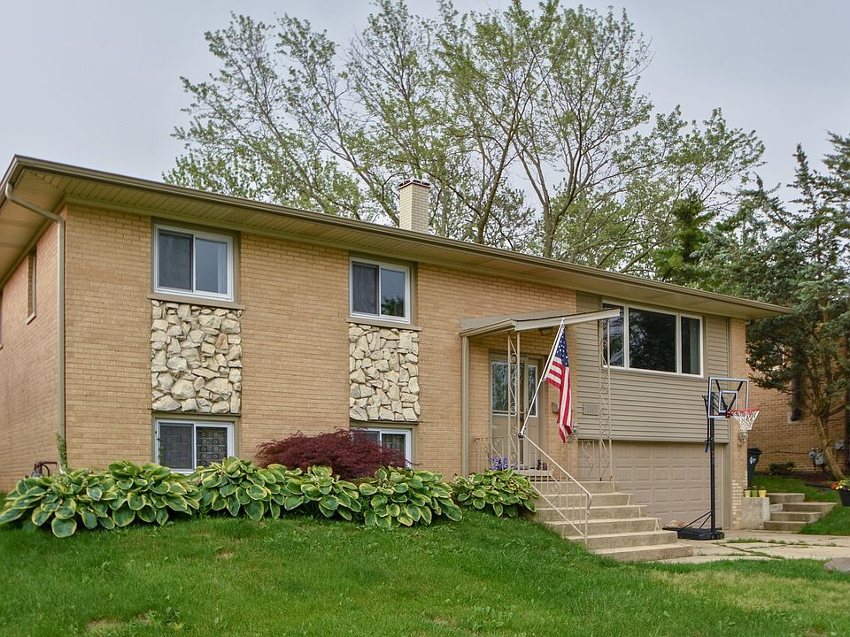 1st image of 15209 Pine Dr