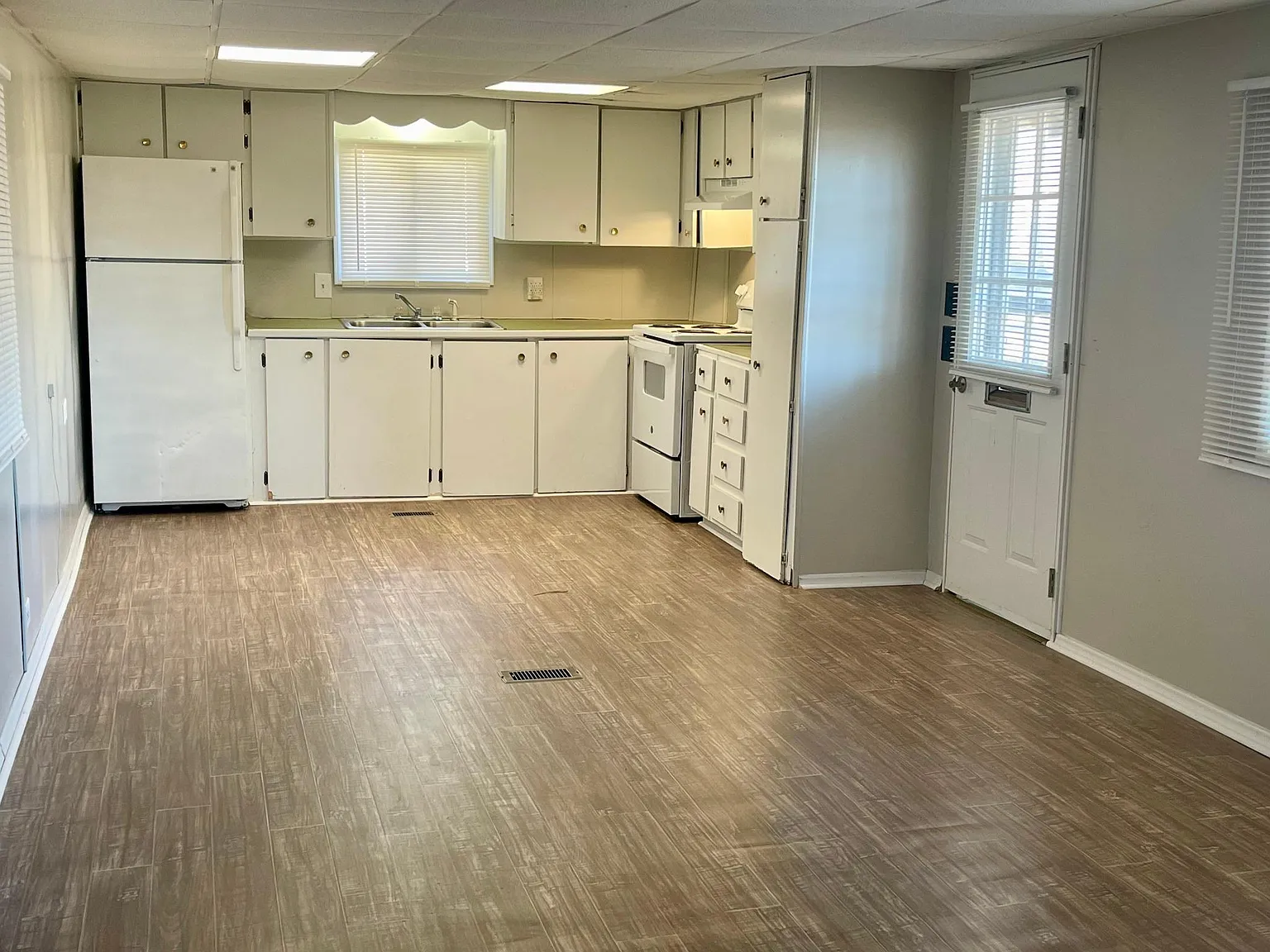 2 bed, 1064 sqft, $895 — Photo 2