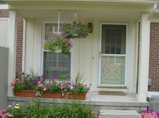 1112 Kings Cove Dr #1, Rochester Hills, MI 48306