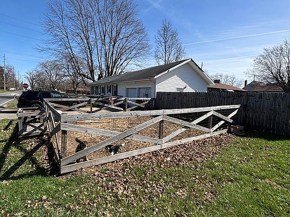 3rd image of 1719 Lindberg Rd