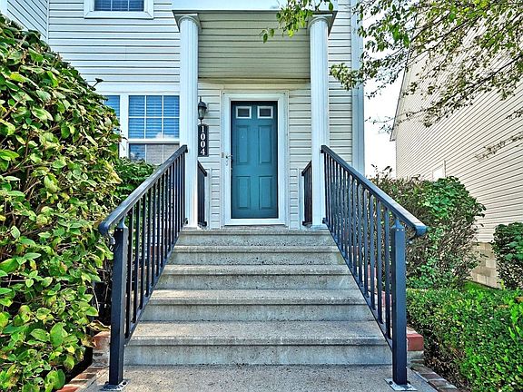 3rd image of 1004 Hartford Village Blvd