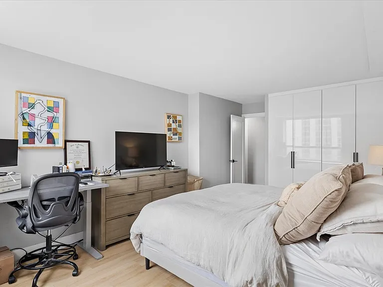 1355 N Sandburg Ter #706D — Photo 17