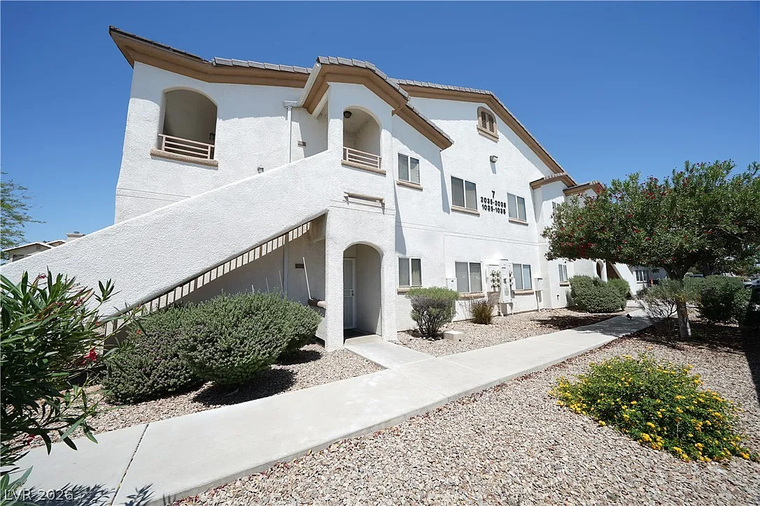 2 bed, 2.0 bath, 958 sqft, $1,395 — Photo 1