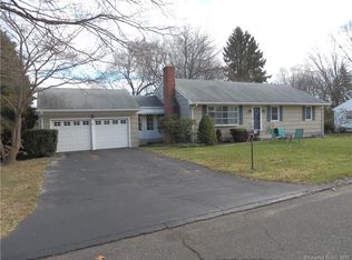 38 Pleasant St, Trumbull, CT 06611