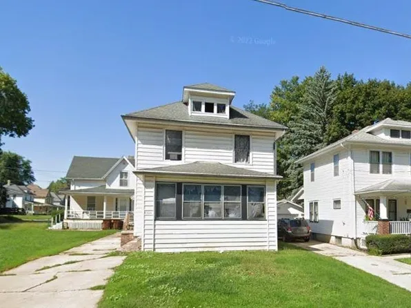 1254 S Chicago Ave, Freeport, IL 61032
