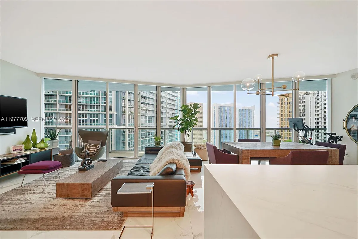 Building Photo - 495 Brickell Ave #2804