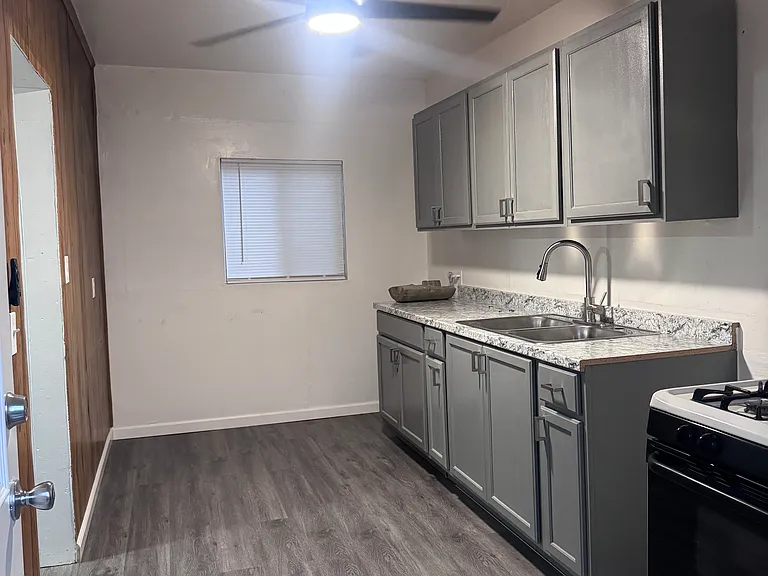 324 B St #3 — Photo 3