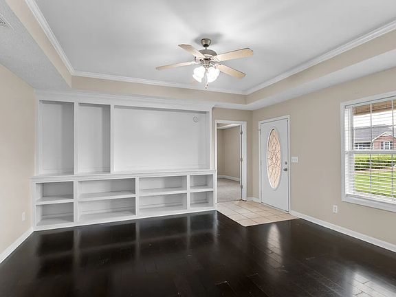 4th image of 8017 Valencia Dr