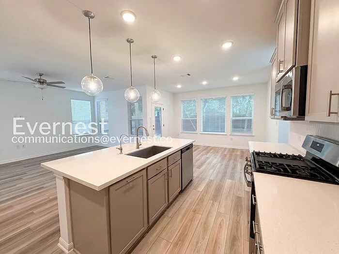 1517 Iberville Dr — Photo 4