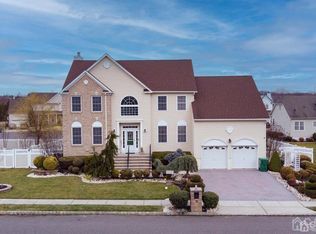 10 Lexi Ln, Monroe Township, NJ 08831