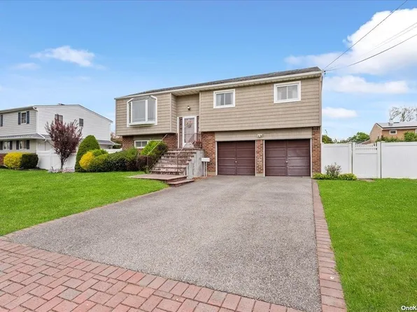 43 Babylon Avenue, West Islip, NY 11795