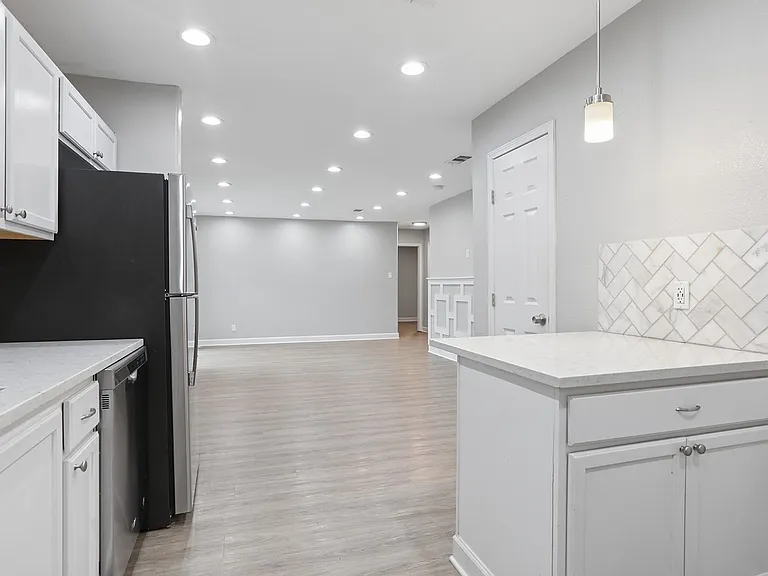 2308 Devonshire Dr #A — Photo 8