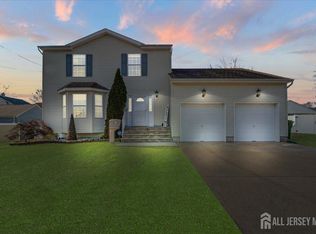 7 Harding Ave, Parlin, NJ 08859