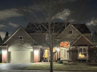 7573 Acorn Hill Ct, West Bloomfield, MI