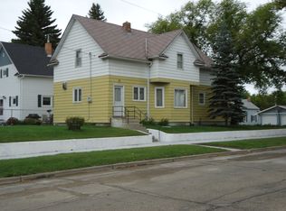 302 12th St NW, Devils Lake, ND 58301