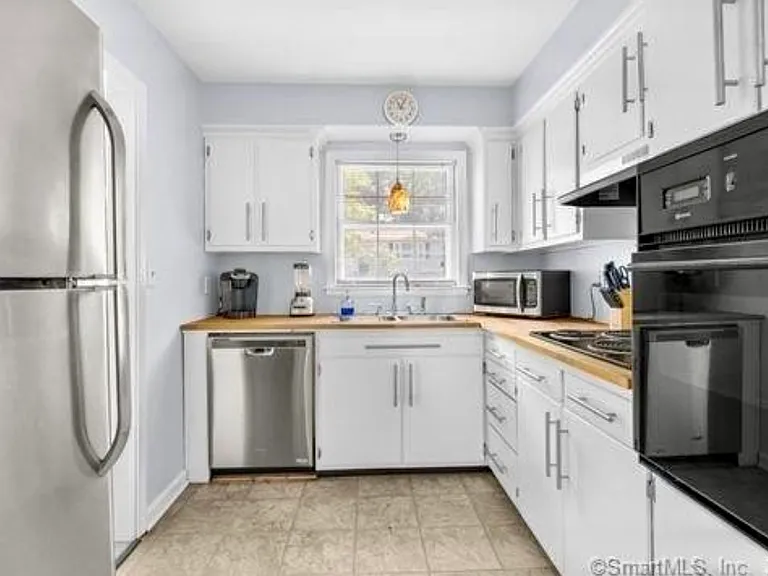 126 Linden Ave — Photo 5