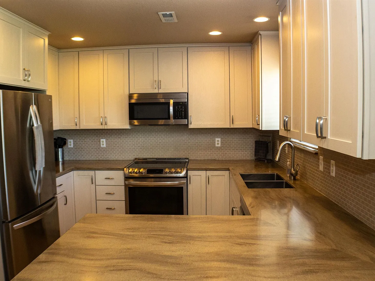 3 bed, 1362 sqft, $1,600 — Photo 2