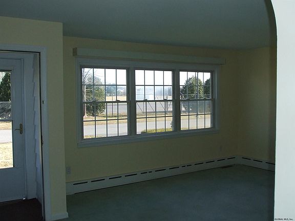 5th image of 22 Kelton Ct