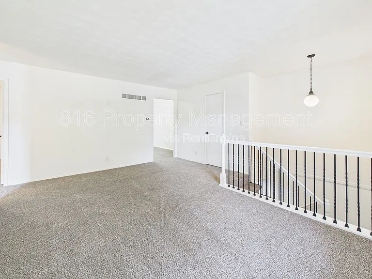2835 S Tepee Ave — Photo 3