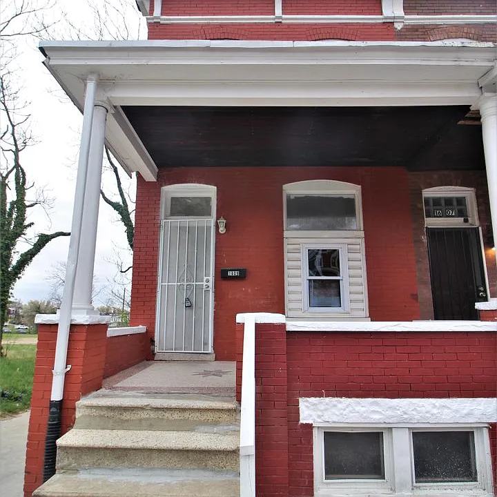 1609 E 28th St