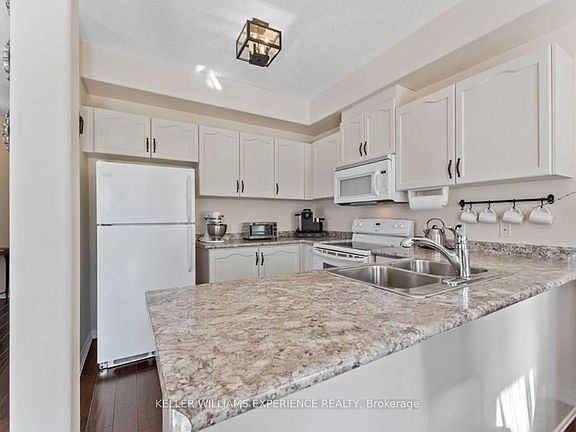 5th image of 488 Yonge St #16