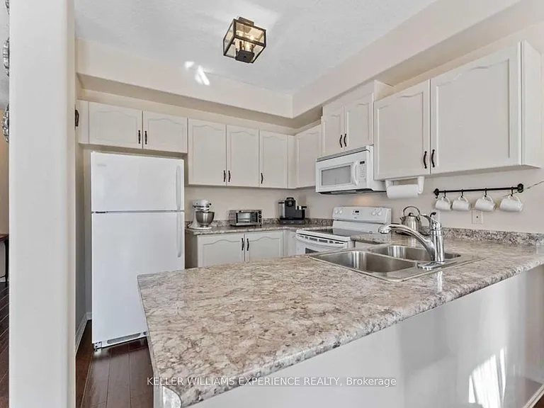 488 Yonge St #16 — Photo 5