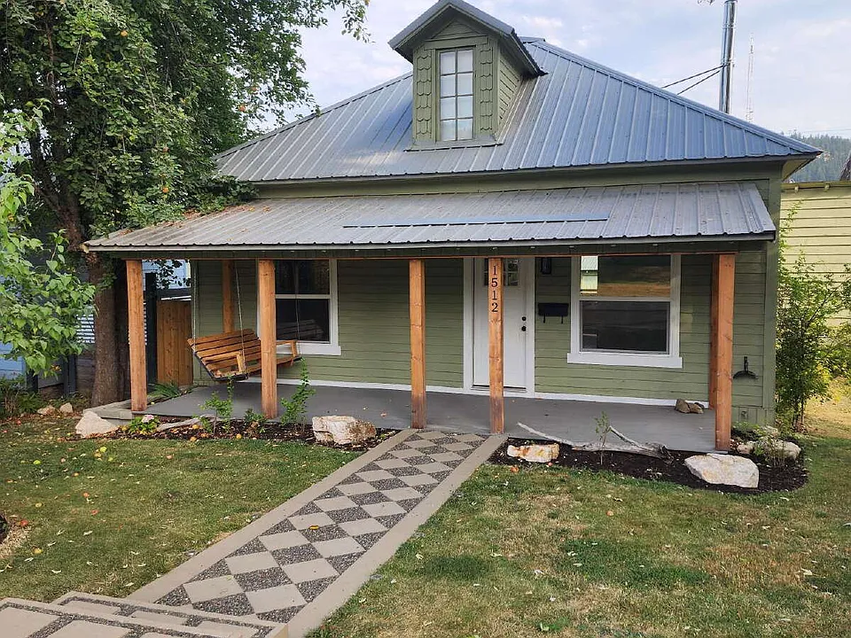 1512 Center Ave