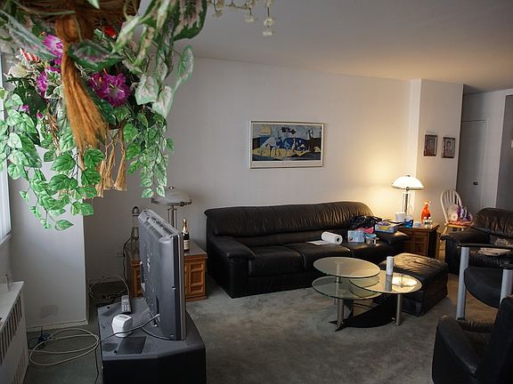 4th image of 2940 W 5th St #8J