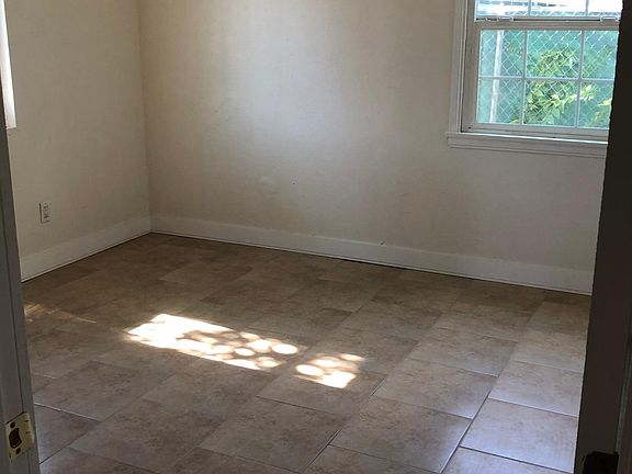 5th image of 1057 N Pershing Ave