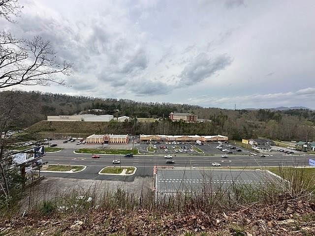 1st image of 96 Holiday Dr