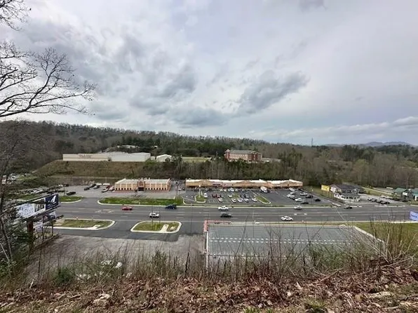 96 Holiday Dr #3, Murphy, NC 28906