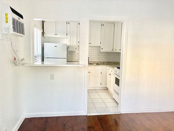 4th image of 5200 Marathon St APT 110