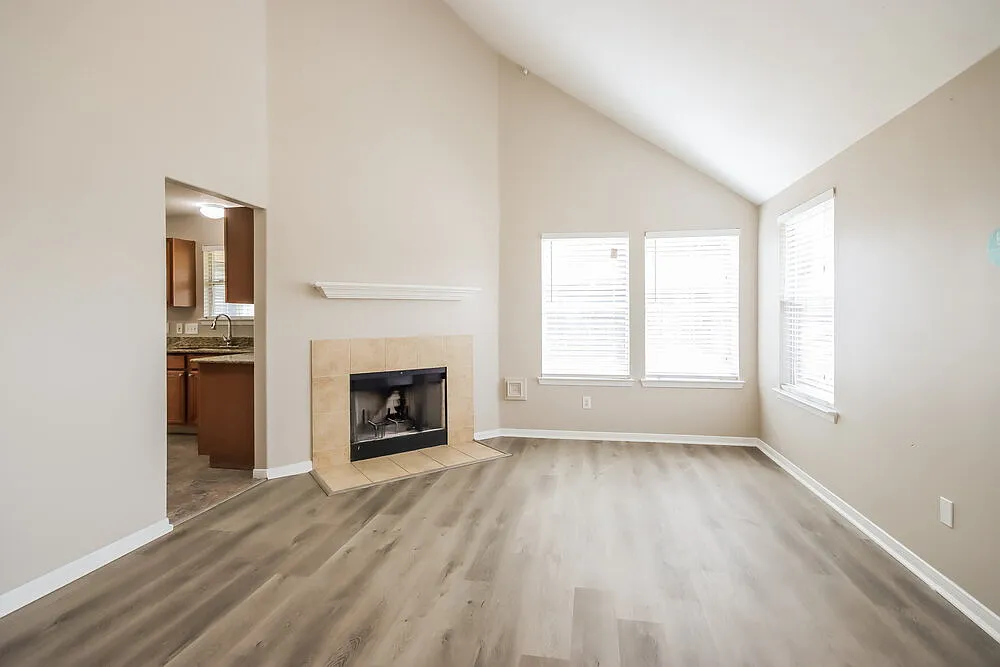 3 bed, 2.0 bath, 2014 sqft, $2,650 — Photo 4