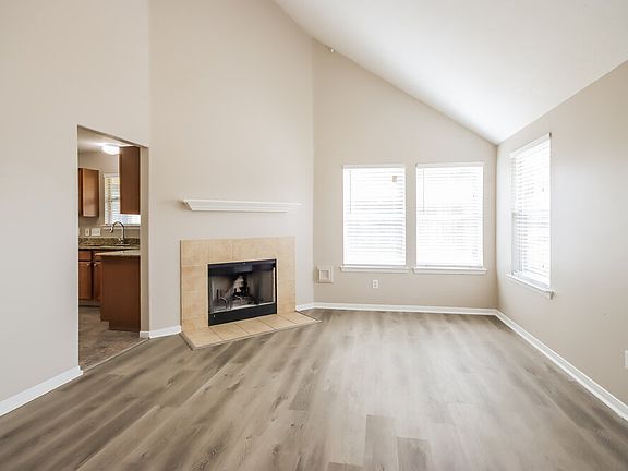 4th image of 1402 Baychester Ln