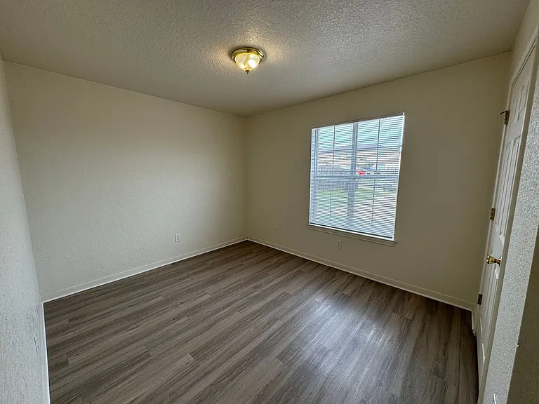 1606 Dugger Cir #B — Photo 7