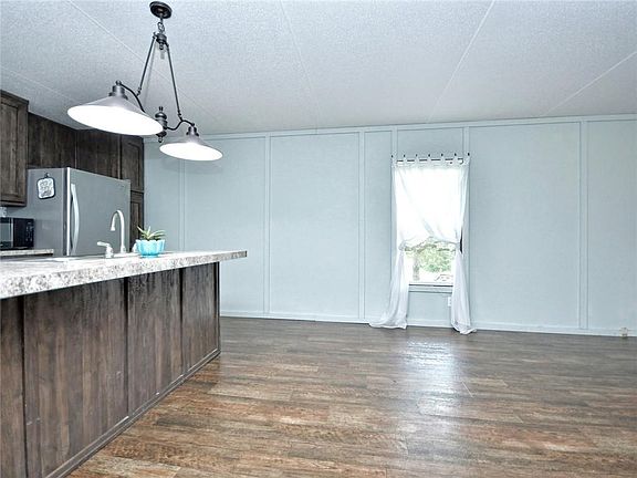 5th image of 102 Heritage Bend Dr