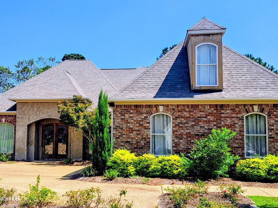 1st image of 134 Pinnacle Cir