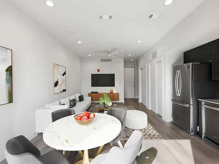 1800 E 4th St #327 — Photo 4