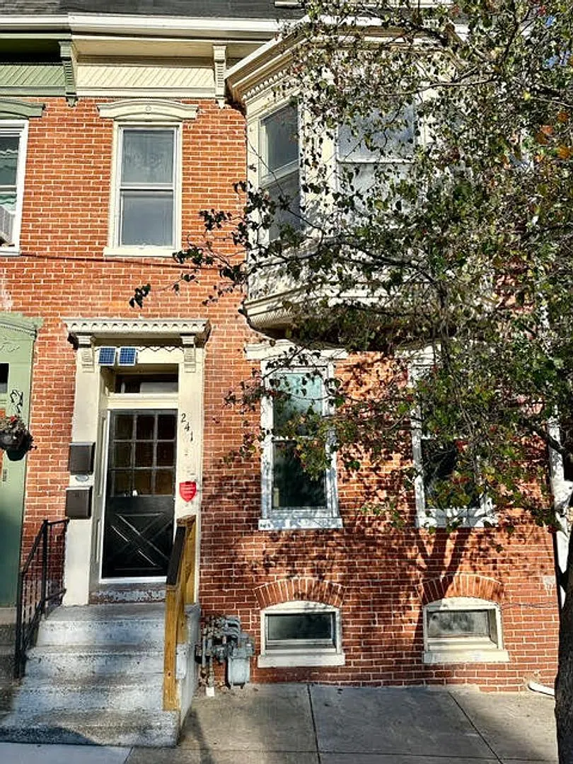 3 Bedroom 1 Bath with Parking and Laundry-York City SD — Photo 1