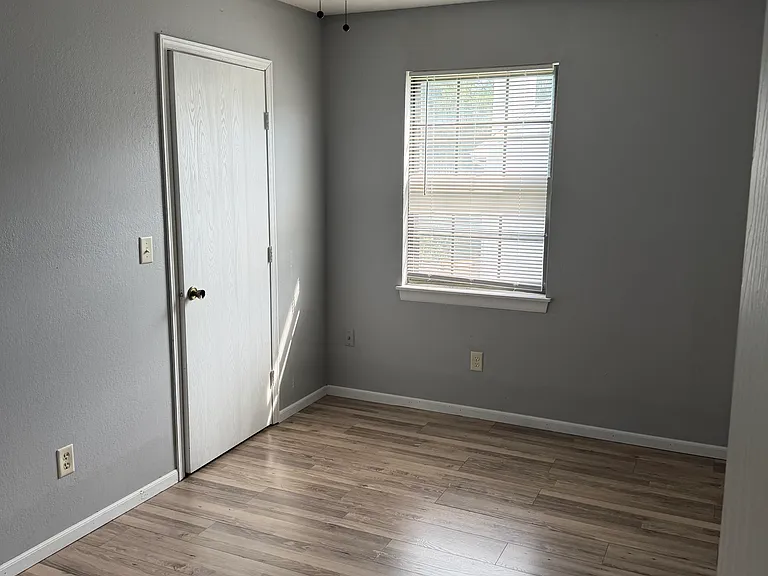 457 NE Churchill St #457 — Photo 20