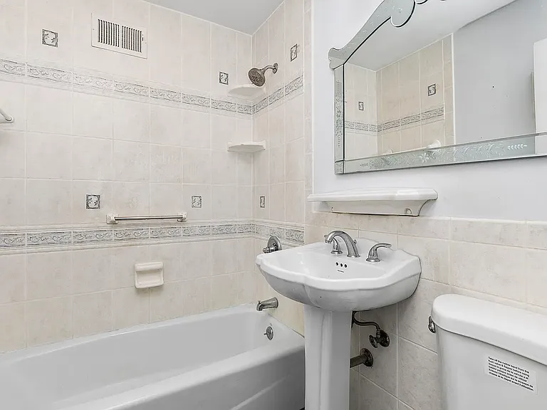 2930 N New England Ave — Photo 16