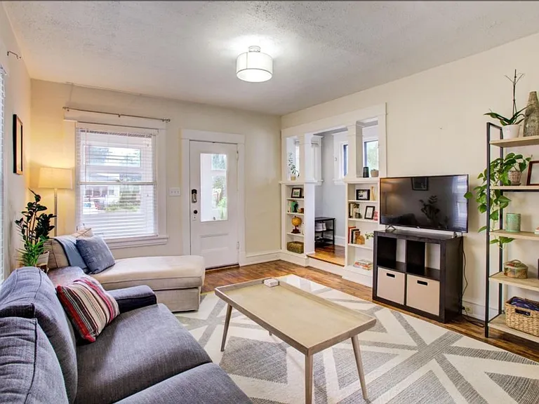 2623 Jackson St NE — Photo 9
