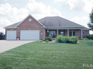 410 Windsor Dr, Metamora, IL 61548