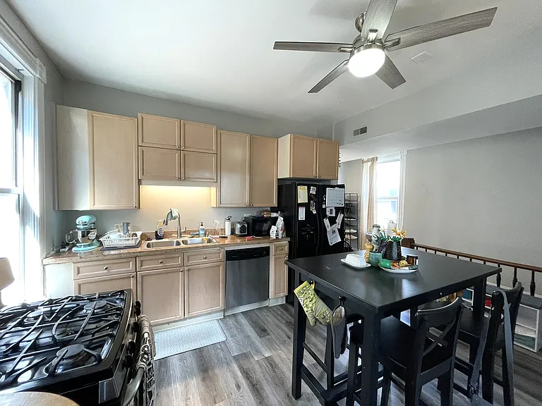1256 N Bosworth Ave #3 — Photo 8